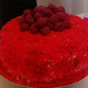 tort malinowy